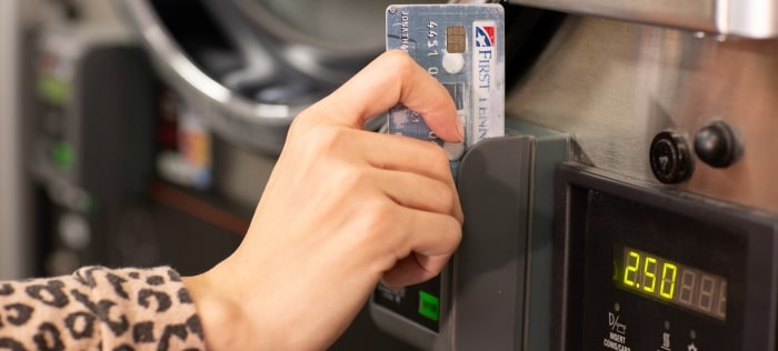 Pricing Woman Swiping Credit Card Min Min
